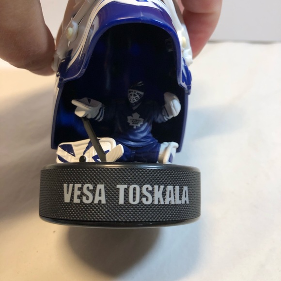 2009 McDonald's NHL Mini Goalie Mask -- Vesa Toskala Toronto Maple Leafs - Picture 6 of 9